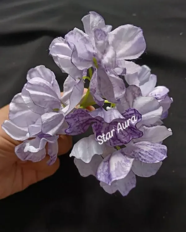 Lilac hair clip